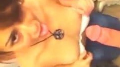 Caiu na Net Vídeo de Sexo Caseiro Com Novinha Gostosinha de Canoas – RS Chupando e Fazendo uma Espanhola Com Namorado Sortudo