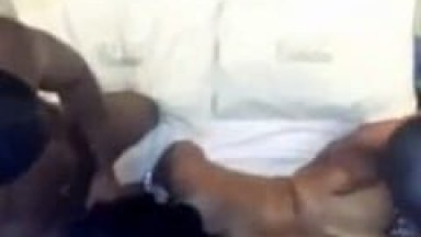 Jovens de Fortaleza – CE Gravam Vídeo de Orgia Amadora Comendo Funcionária da Escola Deles e Vídeo Cai na Net
