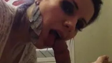 Juliana Delicia de Angra dos Reis – RJ Grava Vídeo Amador Pagando Boquete e Olhando com Cara de Safada Para a Câmera