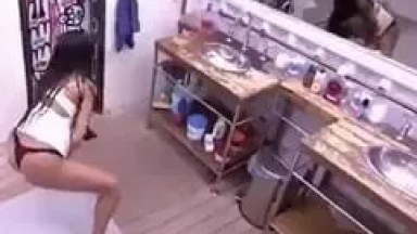 Munik Campeã do Big Brother Brasil 16 Fica Muito Chapada na Última Semana do Programa e Mostra Como Depila a Sua Bucetinha