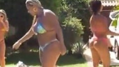 Esposa rabuda muito gostosa transando com um amigo