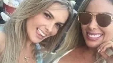 Rapaz Sortudo Leva Duas Putas Estilo Panicat Para Motel em São Paulo – SP e Grava Vídeo Amador Das Duas Gostosas se Chupando – 2