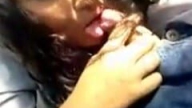 Garota de Programa Chupa Coroa no Carro Até Levar Leitinho na Boca Por R$20 Reais Sem Saber Que Está Sendo Filmada – CE