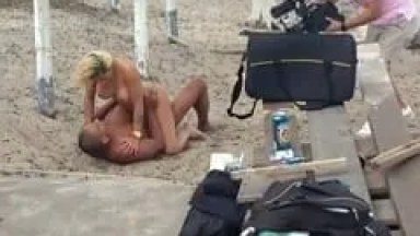 A Atriz Pornô Nicolle Bittencourt Grava Filme de Sexo no Posto 10 do Recreio – RJ e Cinegrafista Amador Filma do Seu Celular