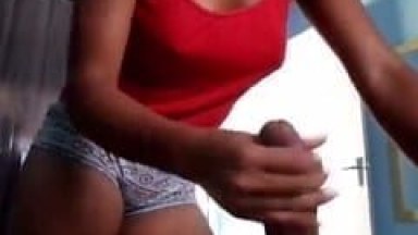 Ninfeta Gostosinha Toca uma Punheta Para o Seu Cunhado Tarado, Fica de Farol Aceso e Faz o Malandro Gozar na Sua Mão – BA