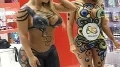 Musas Gostosas das Olimpíadas Fazem Ensaio Fotográfico Apenas Com o Corpo Pintado em Shopping e Cinegrafista Amador Grava Vídeo – RJ