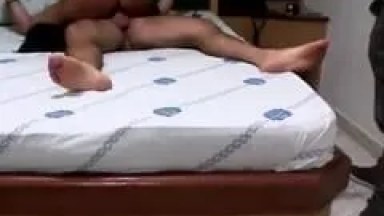 Casada Bem Gostosa Senta na Rola Com Pressão Enquanto Seu Marido Tira Filma e Toca Uma Bronha Assistindo Sua Vadia – SP
