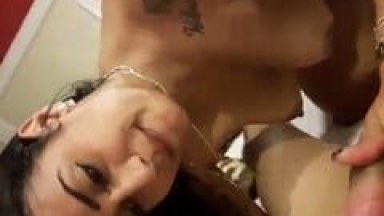 Morena Com Carinha de Puta Vai Para um Motel Com Namorado e Paga um Boquete Molhado Pro Sortudo Que Filma Tudo do Celular – SP