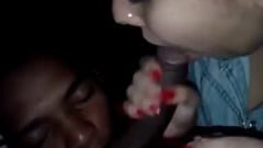 Negão Dotado Grava Vídeo Colocando Safada Pra Mamar Enquanto Amigo Gay Lambe Seu Saco ao Mesmo Tempo – BA