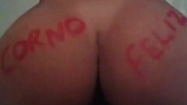 Gostosa Faz o Corno Feliz Trepando Com Amante e Faz Questão de Escrever na Bunda Pra Mostrar Pro Marido Liberal – RJ