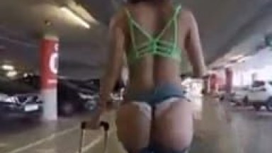Franceska uma morena com bunda perfeita levando pau