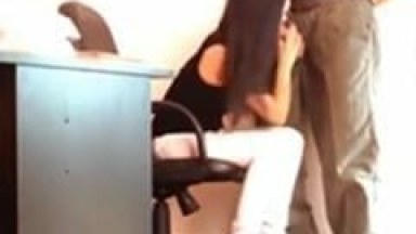 Novinha transando com o corôa na frente da webcam nesse porno