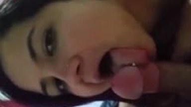 Larissa Ninfeta de Piercing na Língua Deixa o Namorado Gravar um Pornô Amador Com Ela Mamando a Rola Com Carinho e Vídeo Vaza na Web – RJ