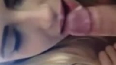 Gostosa de Peitos Com Silicone Paga Uma Espanhola Pro Namorado e Depois Chupa a Piroca na Pressão Até Ganhar Leite na Boca – Xnxx
