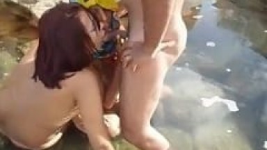 Esposa e Mulher de Amigo Pagam um Boquete Duplo Pro Sortudo em Uma Cachoeira Enquanto Amigo Grava um Vídeo Desse Oral Excitante – Xvídeos