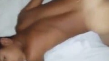 Travesti Come o Cuzinho do Novinho Gay de Quatro e Pede Pra Ele Olhar Pra Câmera Enquanto Filma Essa Foda Excitante – SP