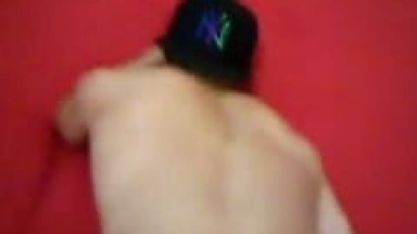 Saradinho Tarado Nem Tira o Boné Pra Tomar Pirocada de Quatro e Ativo Safado Grava um Pornô Gay Desse Anal Excitante – RJ