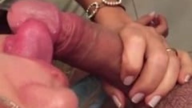 Amadora Chupa a Piroca do Namorado Lambuzando Com Carinho e Tarado Grava um Vídeo Amador Mostrando Parcialmente o Rosto da Gostosa – Xnxx