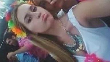 Flagra Amador Real de Amadora Safada Trepando Atrás da Moita de Uma Rave Cheia de Drogas na Mente Enquanto Amigo do Sortudo Filma – Xvídeos