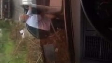 Caminhoneiro Flagra Coroa Fodendo Prostituta ao ar Livre na Porta do Seu Carro Estacionado e Grava um Vídeo Amador Pra Jogar na Net – Xnxx
