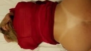 Loira Sensacional Fica de Quatro e se Contorce de Prazer Enquanto Seu Marido Mete a Vara Devagar e Grava um Vídeo da Trepada – RJ