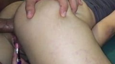 Tarado Come o Cu Largo da Sua Esposa Devassa Enquanto Ela se Masturba Com um Mini Vibrador e Casal Grava um Pornô Caseiro – Xnxx