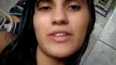 Amadora Sapeca Grava um Pornô Caseiro Pra Enviar Pro Namorado Tocando Uma e se Exibindo Nua na Cozinha Mas Acaba Vazando na Web – Xvídeos