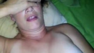 Mineira Vagabunda Goza Muito na Siririca e da o Seu Cu Apertado ao Mesmo Tempo Durante Vídeo Caseiro Que o Maridão Sortudo Fez – MG