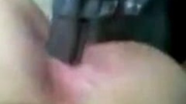 Tarado de Uma Favela do Rio de Janeiro – RJ Penetra Uma Pistola no cu Apertado da Sua Namorada Novinha e Grava um Vídeo – Xvídeos