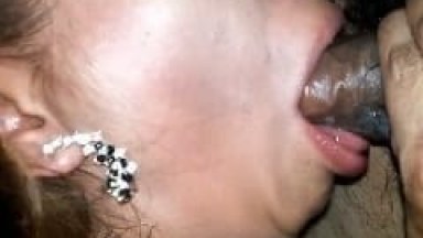 Amadora Tarada Paga um Boquete Molhado Deixando o Pau Todo Babado e Tarado Grava um Vídeo Amador Esporrando na Boquinha Dela – Xnxx