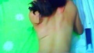 Novinha de Rabo Imenso Com Marca de Tapa na Bunda Libera a Xota e o Cu Sem Camisinha Pro Namorado Enquanto Ele Grava um Pornô