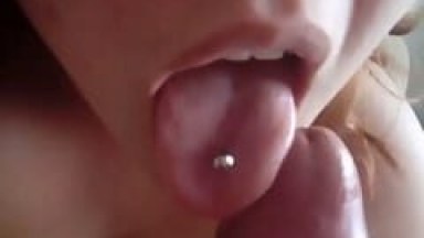 Peituda Extremamente Gostosa e Com Piercing na Língua Mama a Rola do Marmanjo e Faz Cara de Safada Depois Que Tira Leite da Piroca – Xnxx