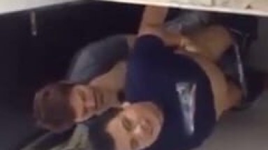 Gordinho Gay Leva Seu Outro Amigo Gordinho Pra um Banheiro Público e São Flagrados Por Uma Terceira Pessoa Trepando de Quatro – RS