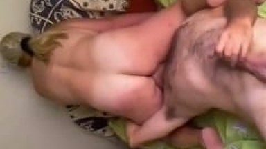 Coroa Sapeca Geme de Tesão Enquanto Recebe Uma Chupada e Amante Toca Uma Enquanto Realiza o Desejo da Vadia na Frente do Corno – Xnxx