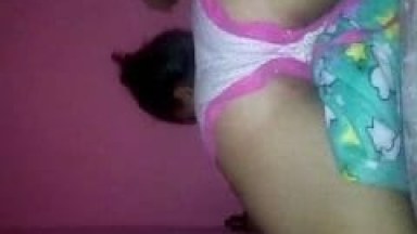 Linda moreninha novinha se masturbando bem gostoso