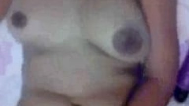 Putinha Toca Uma Siririca e se Masturba Com Consolo na Frente do Seu Macho Pra Depois Ele Foder Seu Cu Gravando um Vídeo – Caiu na Net